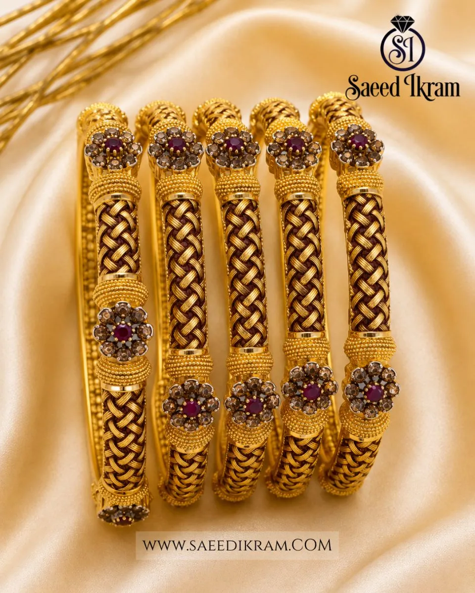 Pretty Touch Gold Bangles
